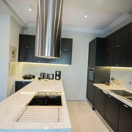 Apollo Chic Penthouse By Qr