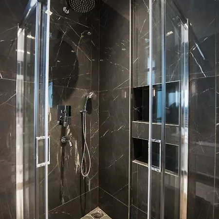 Apartment Apollo Chic Penthouse By Qr